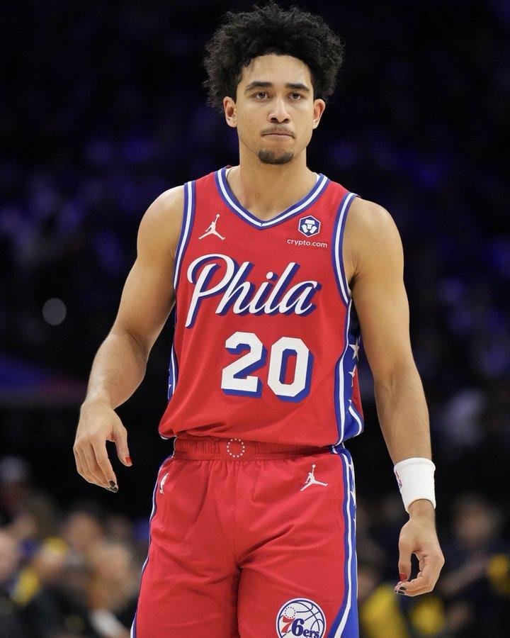 雷霆用火箭26年首轮签换来麦凯恩

NBA官方宣布76人将麦凯恩送至雷霆，换来2