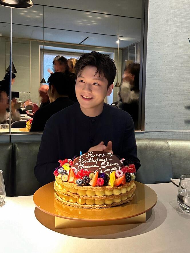 阿玛尼晒樊振东蛋糕图 樊振东28岁生日快乐！当红不让今天是樊振东的生日一起祝福小