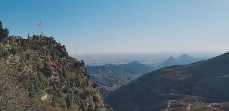 在河北阜平、唐县、涞源三县交界处，有一座神仙山，又名大茂山。11年来，保定阜平退