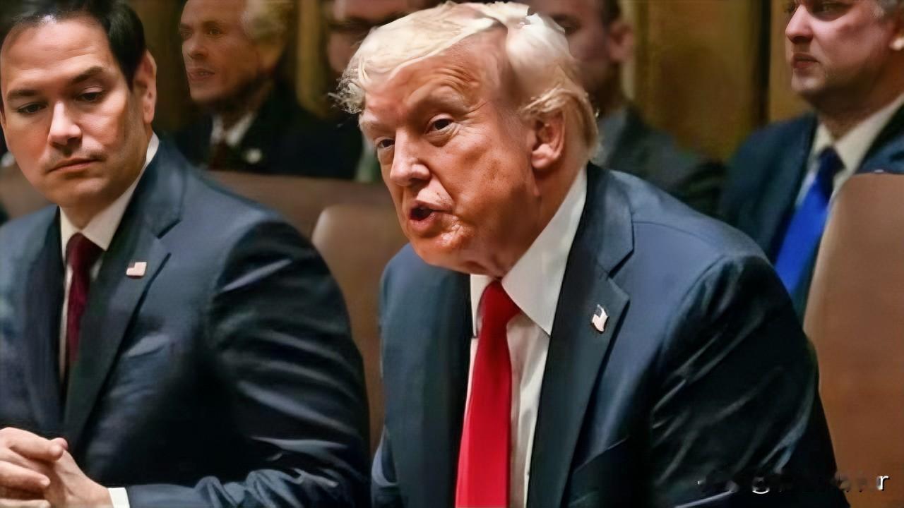 确定了！
特朗普与普京的会面即将举行。就就在今天，美国总统特朗普告诉记者，本周五