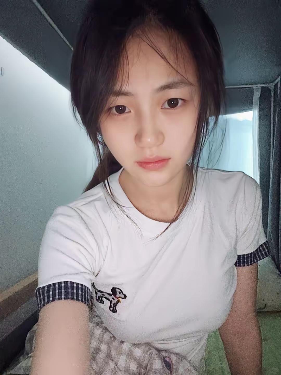 和朋友聊天
感觉自己有点后悔…
上大学那会，只顾着打游戏
而且还是昏天暗地的那种