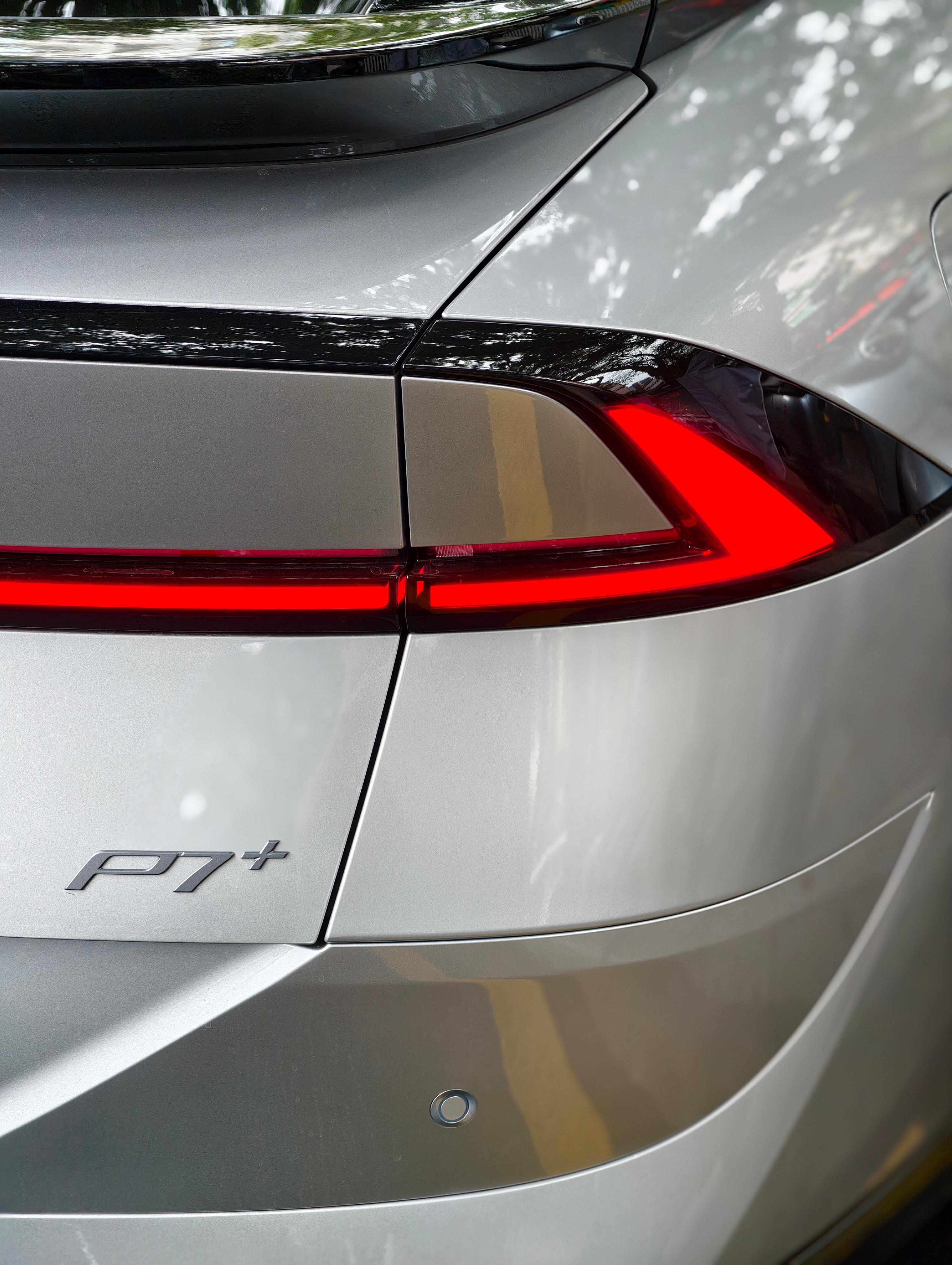 我是觉得新P7+的尾灯比老款好看很多的，但是在隔壁平台有挺多人觉得老款的更好看