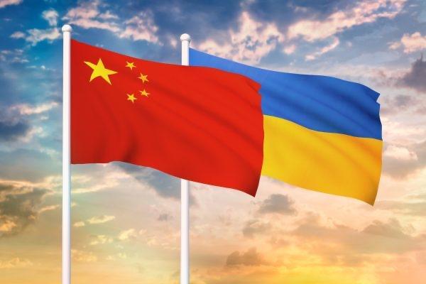 中国和乌克兰放在一起对比，简直就是两个极端。一个是把烂牌打成了王炸，另一个是把王