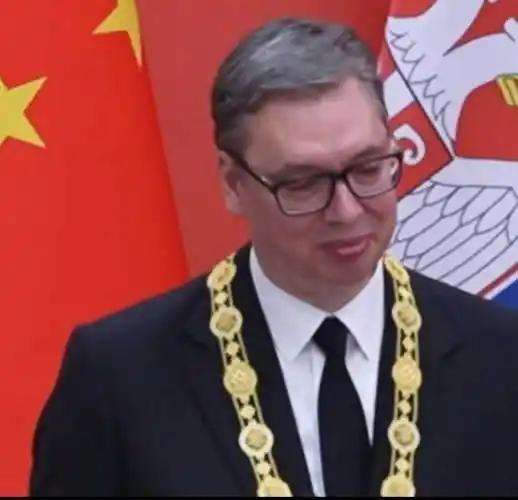 武契奇大概率是真伤心了，9月27号他就要辞去塞尔维亚总统了，但国内不仅没人挽留，