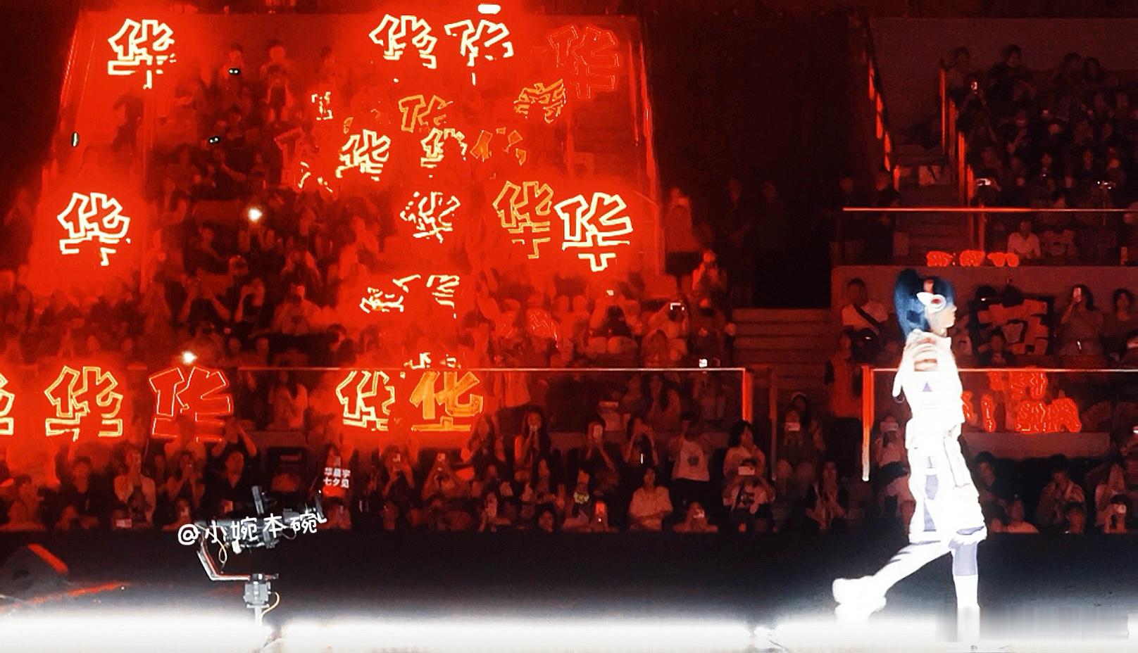 🥣给拍到了人生神图！“大步往前走，别回头”花火同框！就是如此权威📷 ​​​