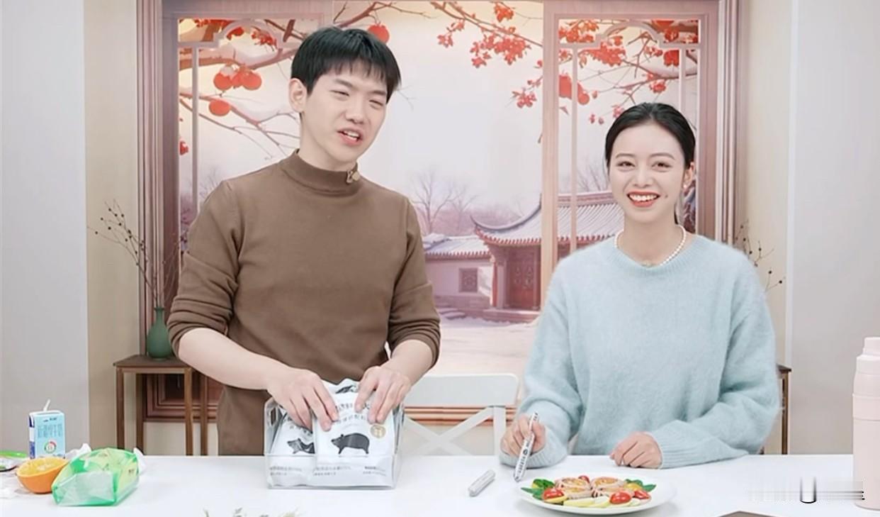 今天小贝和传熙交接班
后厨端上来一盘漂亮的“太阳花”蛋
小贝直夸于姐做的真好看