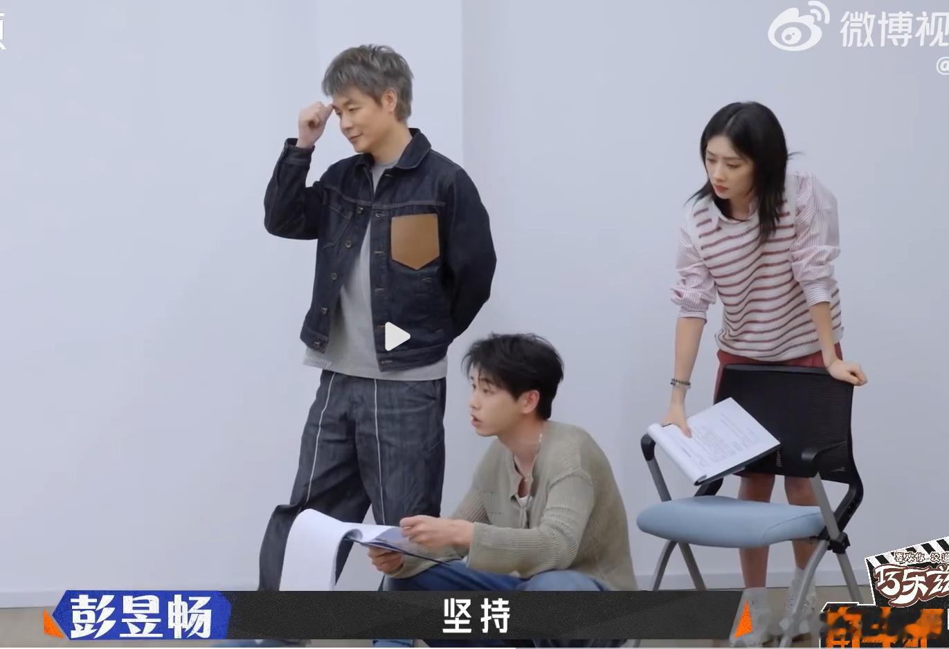 彭昱畅从考生变成带队辅导员了从台下应试到台上引路，彭昱畅的身份变迁格外有意义，早
