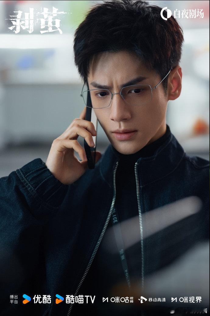 罗云熙这是恐怖箱不是拆盲盒剥茧  罗云熙玩恐怖箱真的是挺镇定的 这主打的就是一个