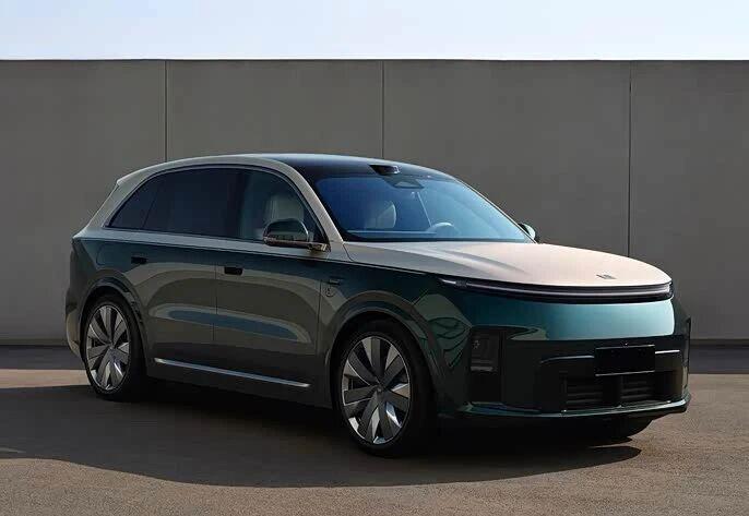 全新理想L8五座布局来了！2026年4月9日其申报信息公示，三季度交付。现款L8