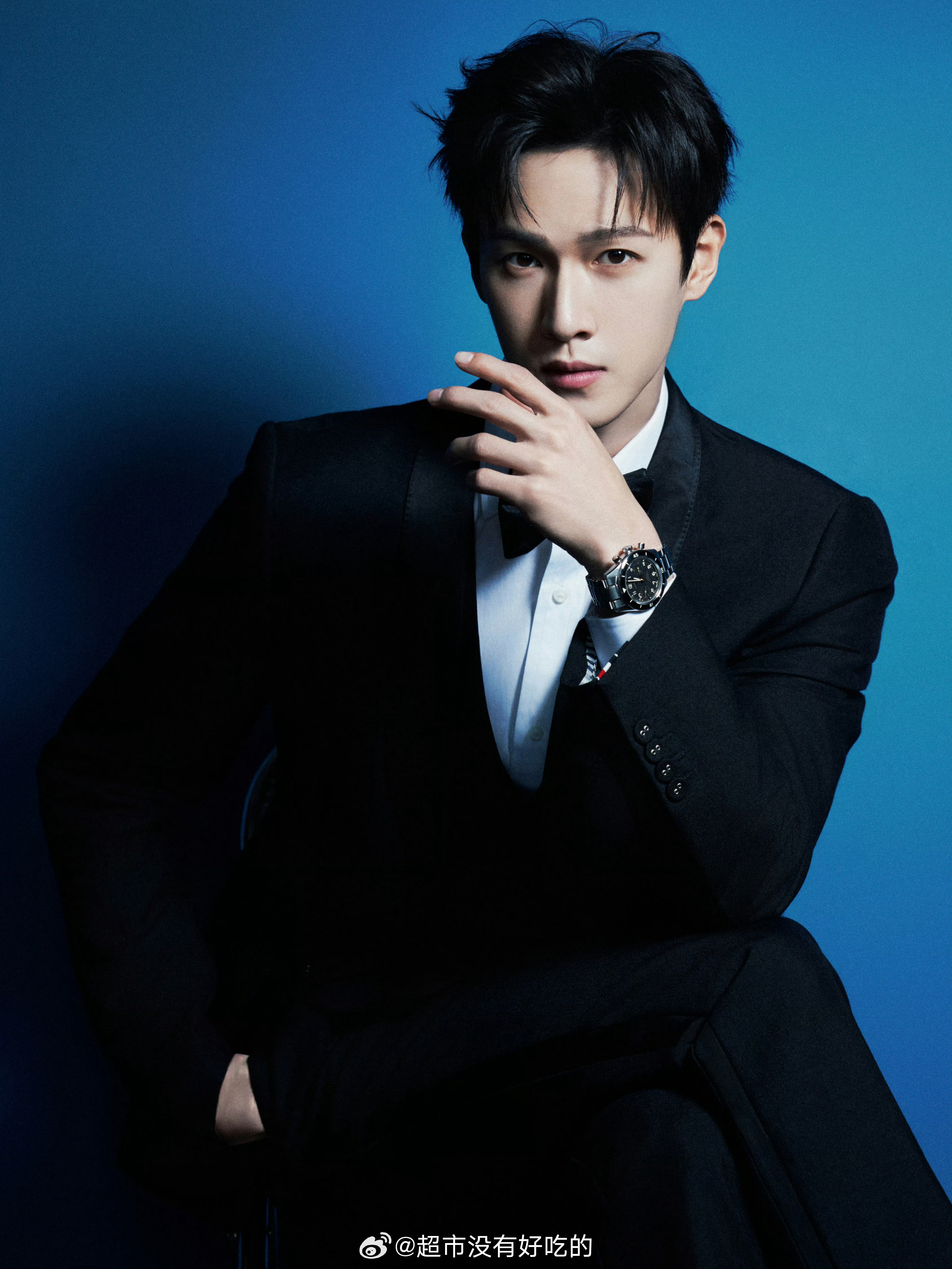 李昀锐工作室出图，盘靓条顺的大帅哥，好贵气 