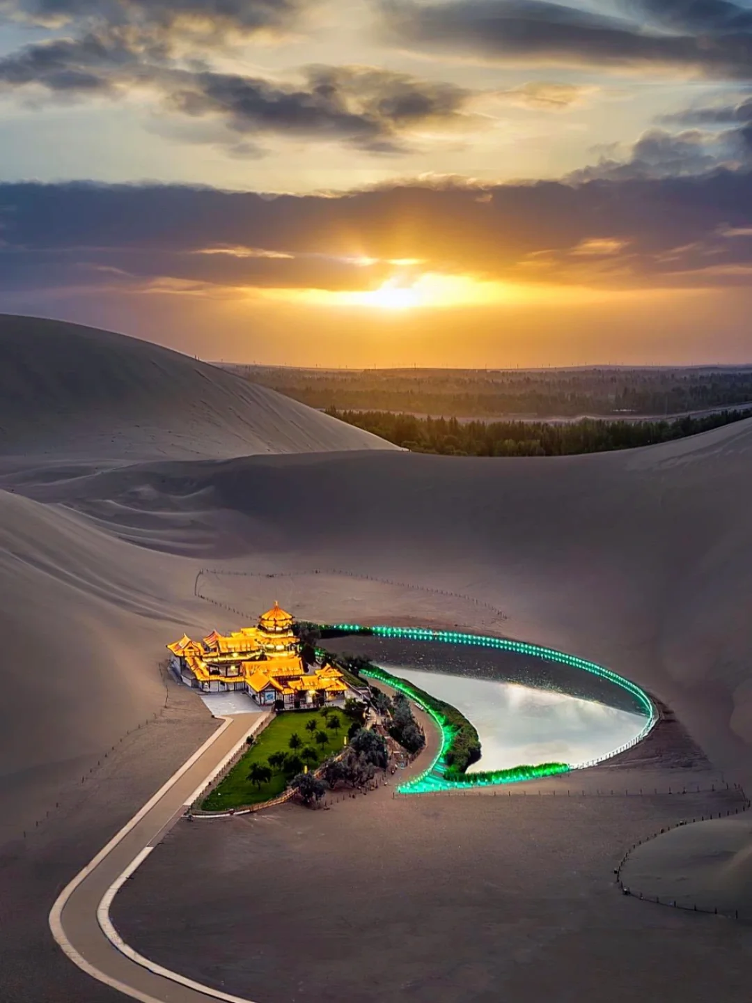 总要去一趟地理书上的大西北吧