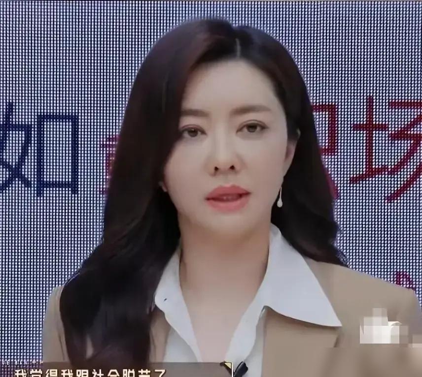 熊黛林那不叫复出，叫自救。
你以为是跟老公吵架闹脾气？错，那是她在婚姻这张资产