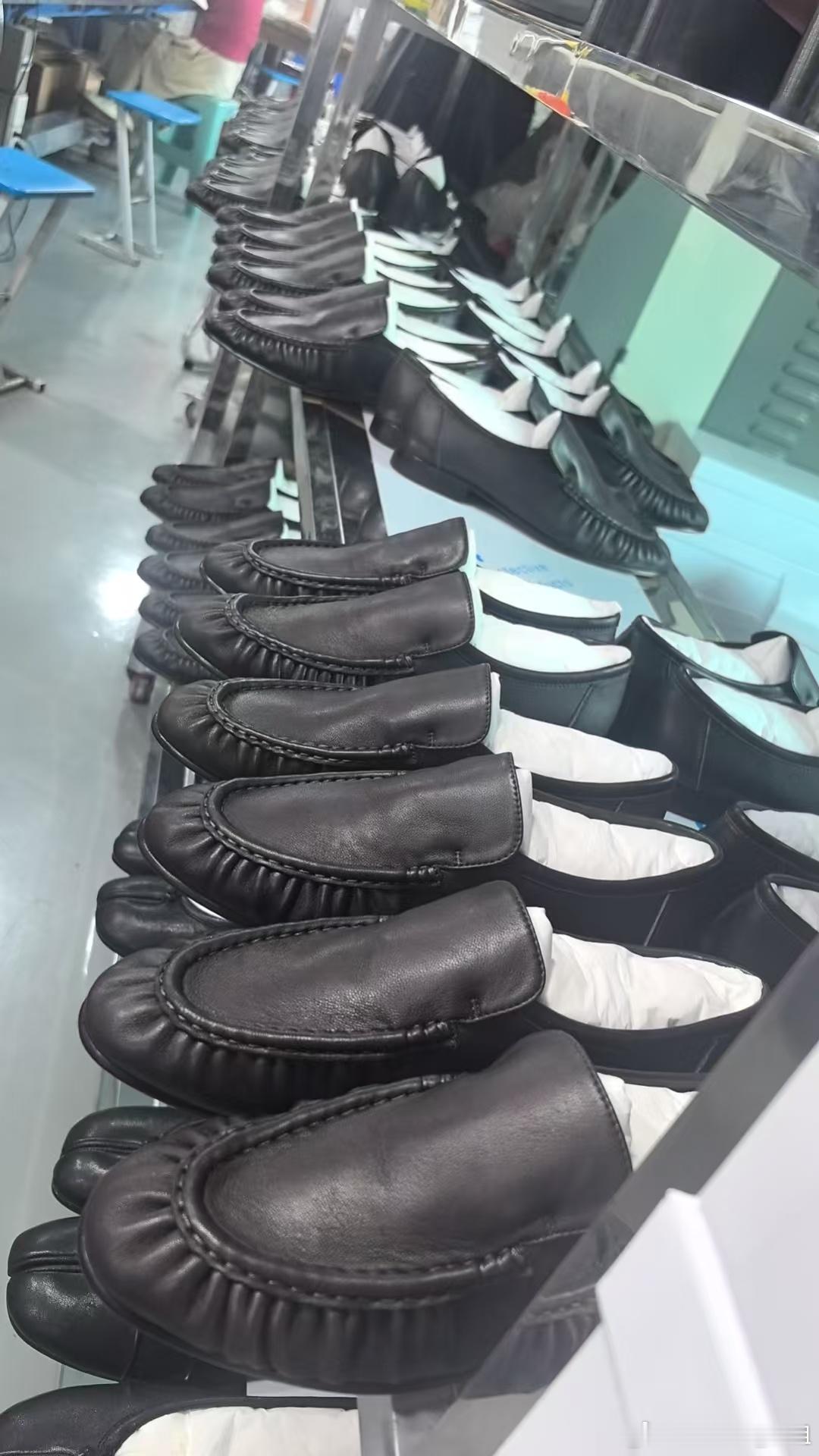 我做了点高级的[酷]怎么样喜欢吗意大利小🐑配真皮大底，舒服的嘞 ​​​