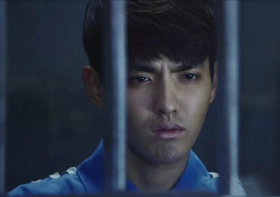 #吴亦凡案二审择期宣判##吴亦凡犯强奸聚众淫乱二审开庭# 上什么树啊？消停儿的蹲
