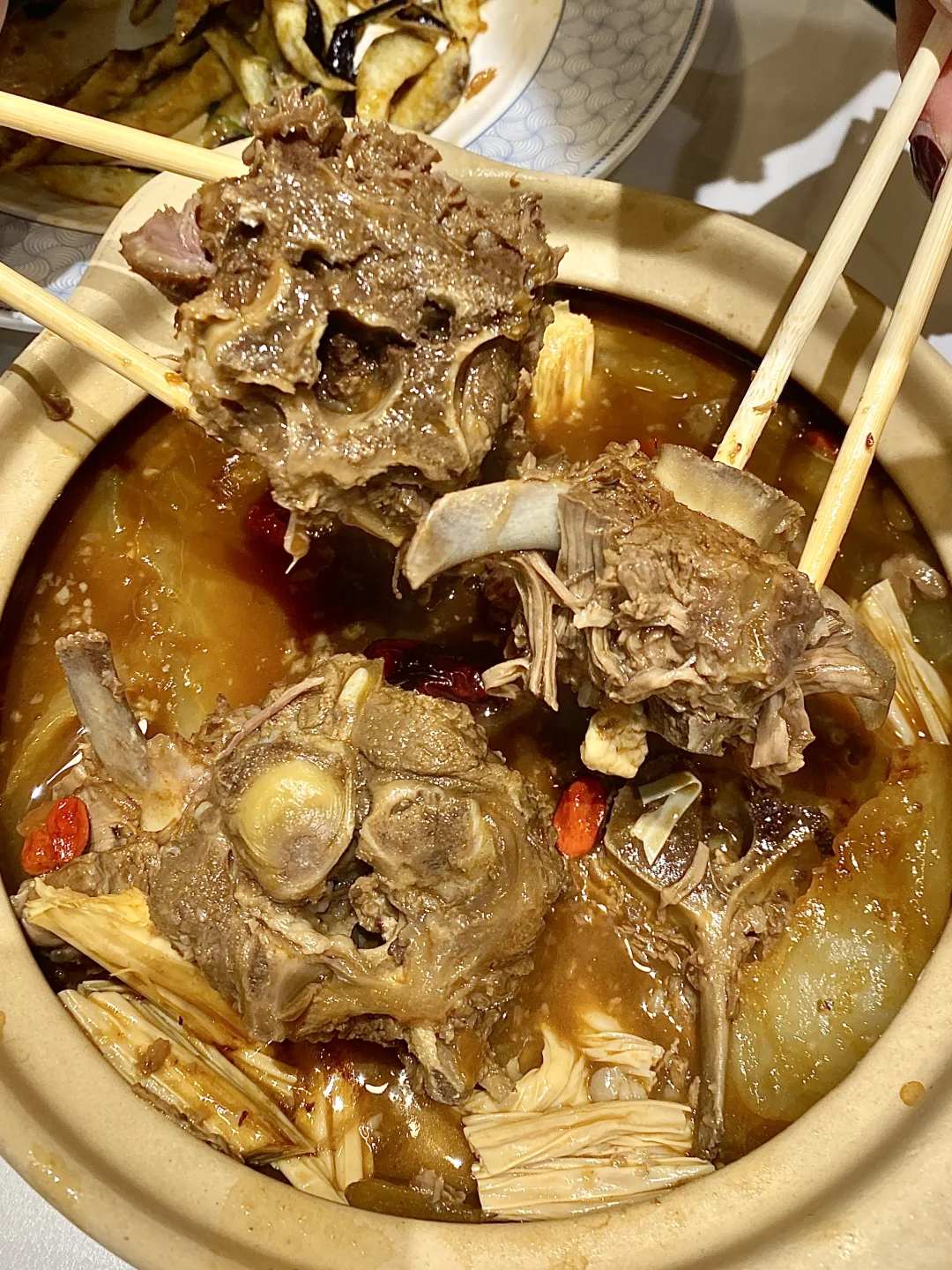 大连降温了，就好这口热乎乎的羊蝎子锅😋