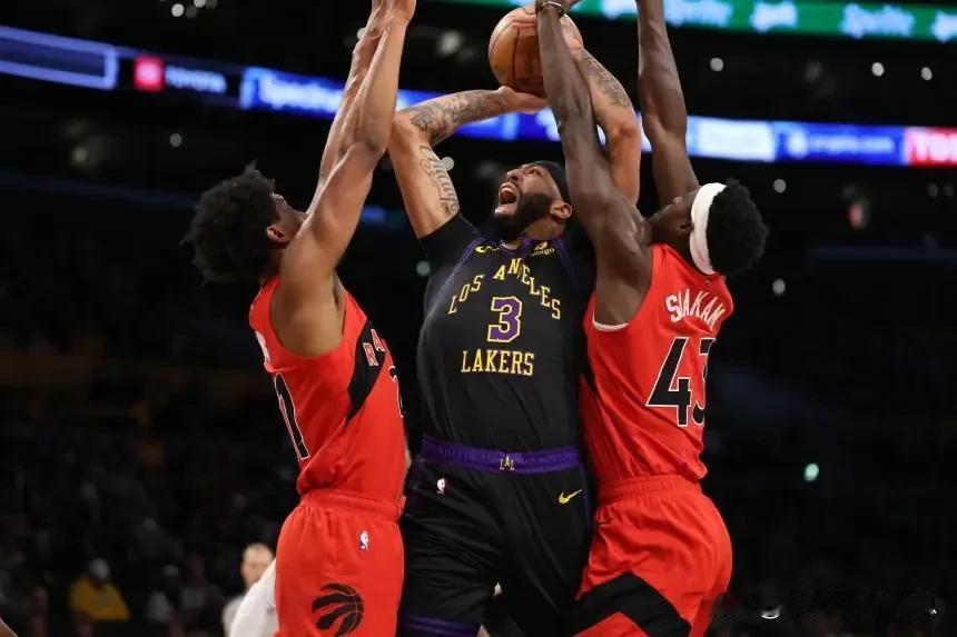 NBA最后两分钟报告出炉，湖人队实际上被遗漏了另外两个对他们有利的判罚。
洛杉矶