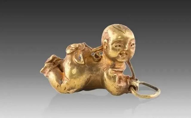 1974年的一天，家住浙江衢州的农民吴天才，在给自家菜园子拓地时，谁知竟意外从地