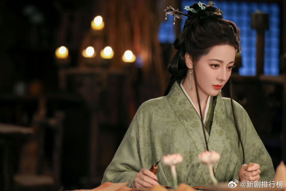 迪丽热巴贺思慕顶级压制迪丽热巴要的是绝对压制白日提灯谁还没被贺思慕帅到！迪丽热巴