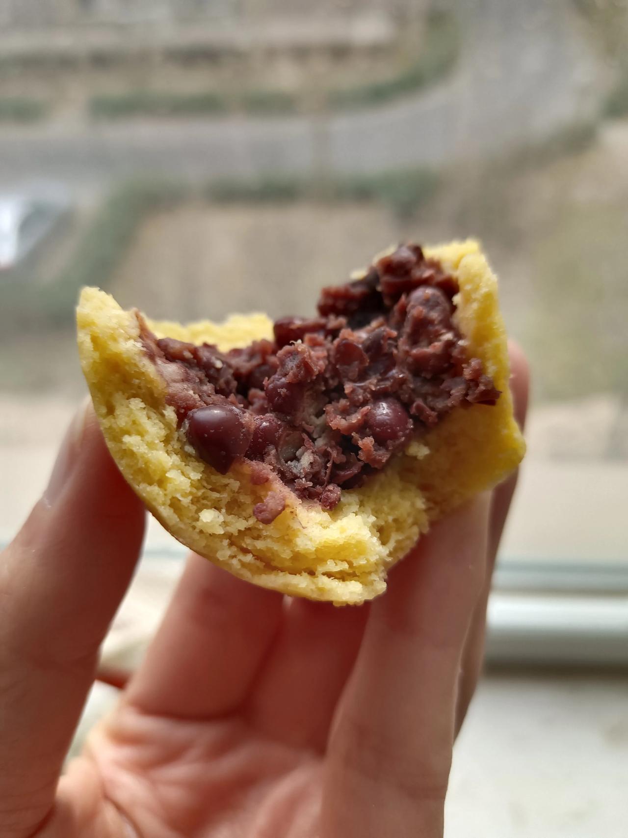 团子还是玉米面的好，凉了松散宜口，不用加热，想吃了就拿个当零食吃。别问哪买的，自