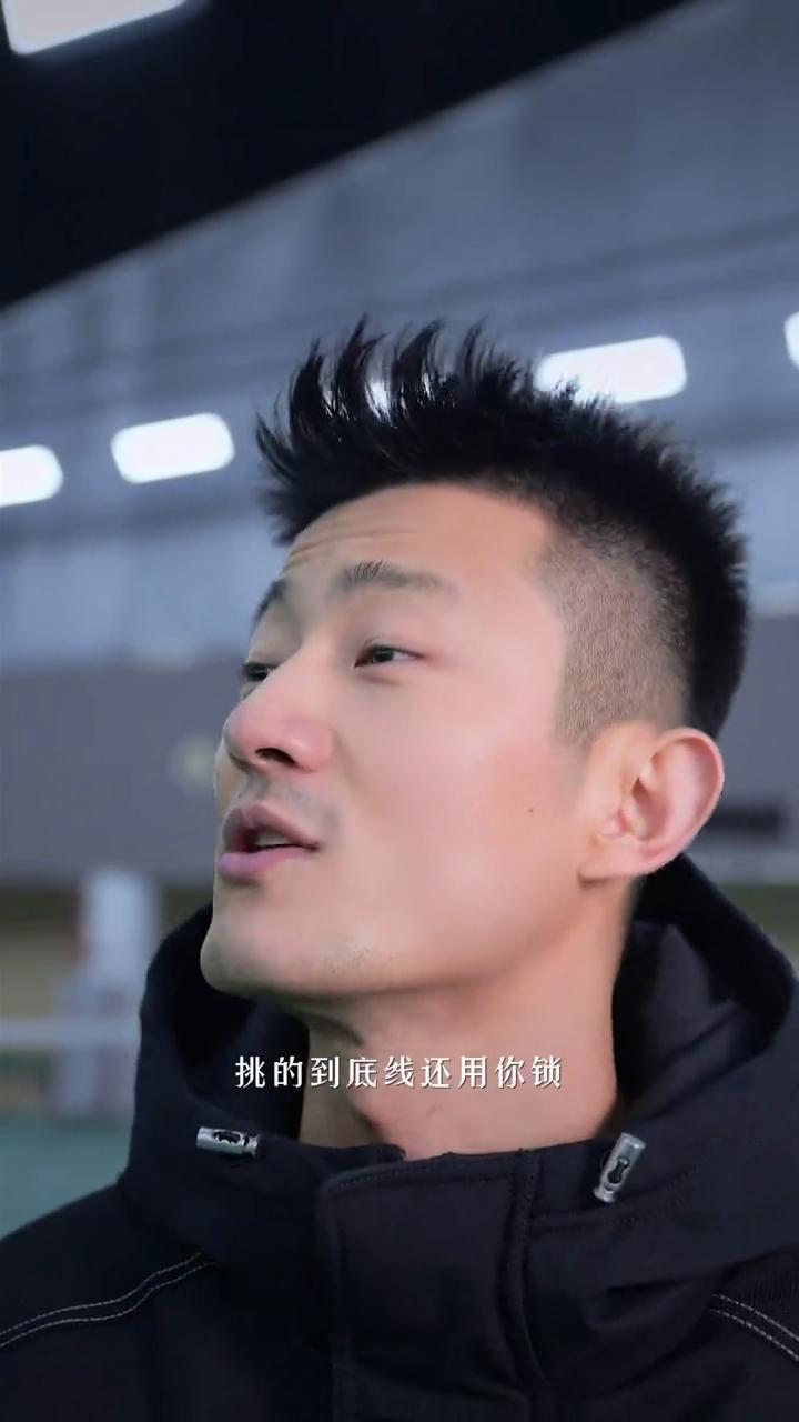 羽毛球不要太简单，看似30年经验，30秒拿走。天塌了，羽毛球也得从战术讲起。
·