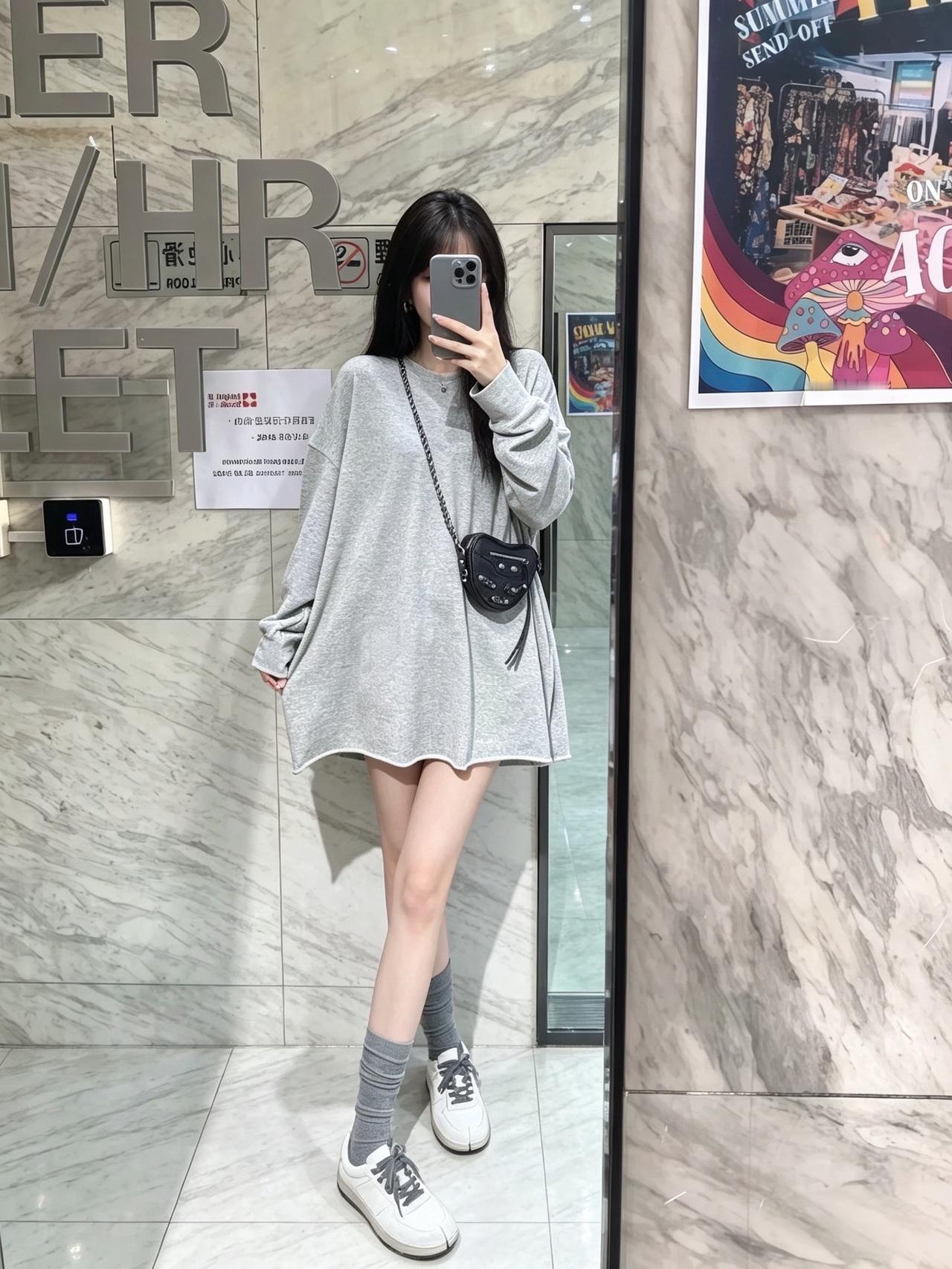 休闲减龄必备单品松弛感拉满的穿搭 解锁灰色系穿搭 卫衣裙穿搭