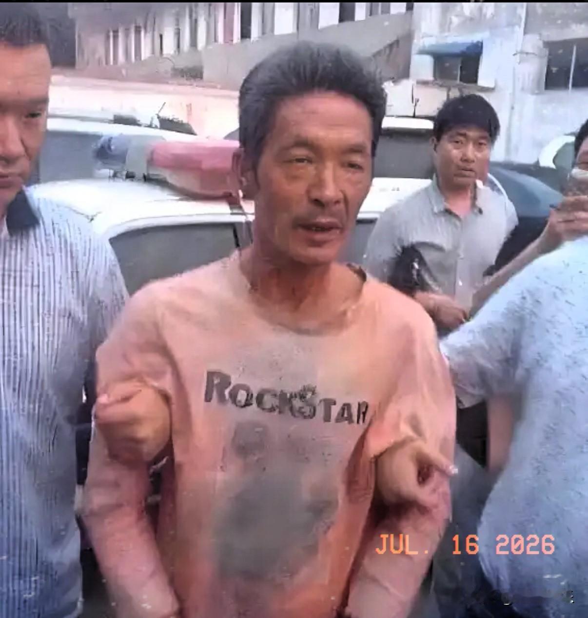 2003年山西农村14岁小姑娘，长辈装老实把女孩骗到了地下室，一老一少就在地下室