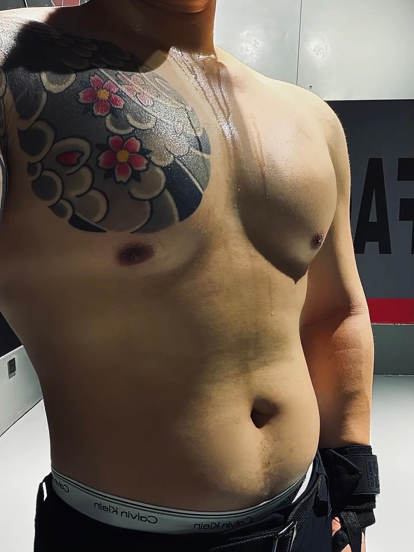 我们这的TF柜哥 我准备找他消费去了 