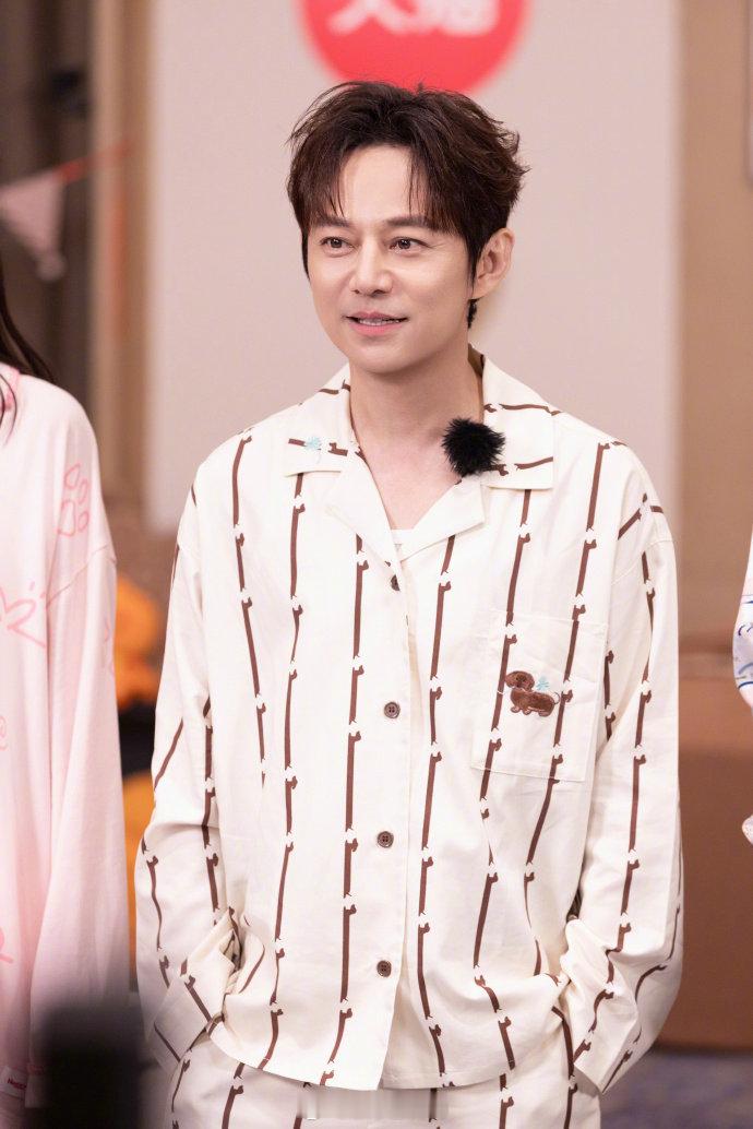 春节带阿福回家的理由 何老师说，爸妈也需要一个AI医生朋友。能听懂方言、解读体检