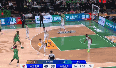 真好用！赵率舟登场，第一次出手就轰进三分！
北京时间1月31日，辽宁与山东的比赛