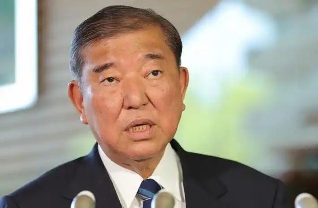 日本最怕咱们什么，不是我们崛起，也不是美国衰落，而是中美的握手言和。一旦两个大国