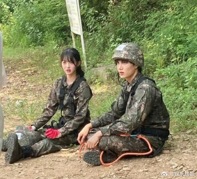 金钟仁张元英迷彩服 金钟仁张元英《转学者2》预告里，两人身穿迷彩服帅气美丽哦[期