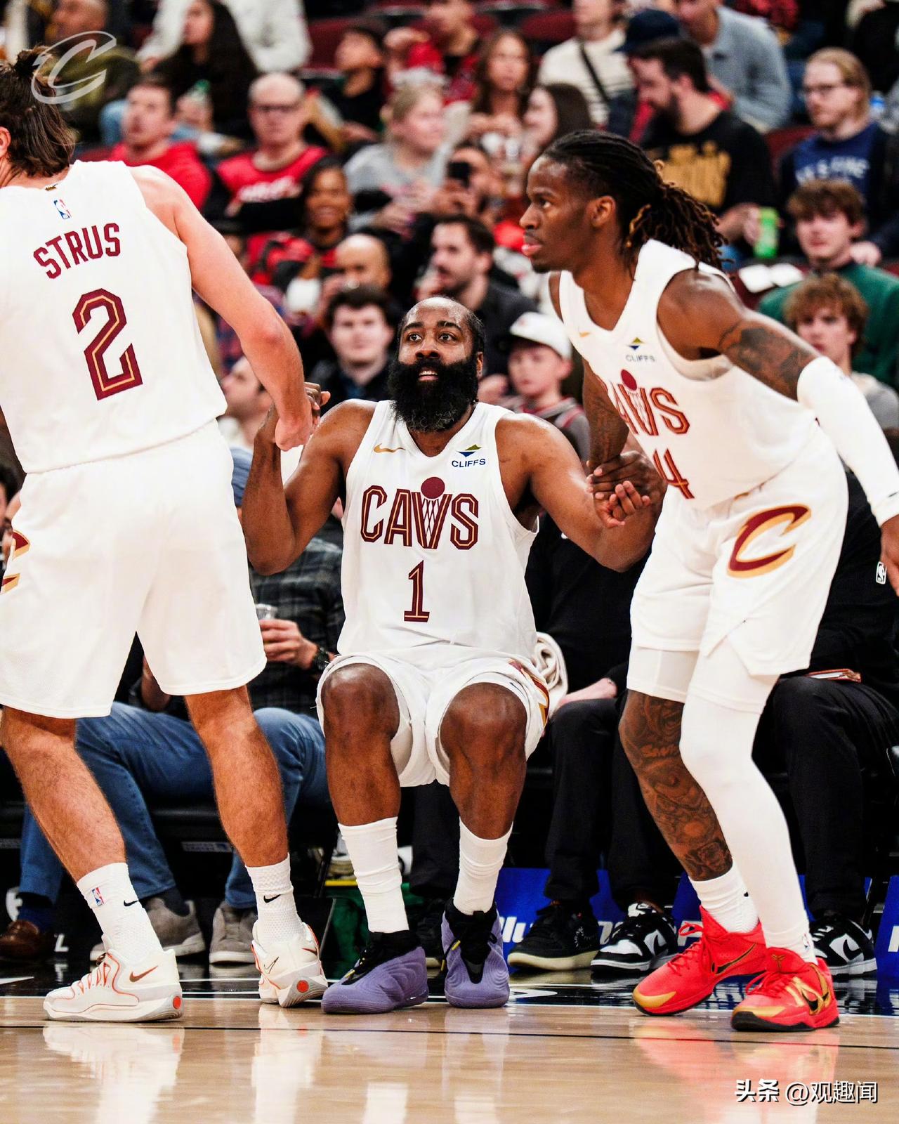 骑士大胜公牛哈登35分创骑士生涯新高
 
米切尔因左眼挫伤休战，哈登单核带队，3