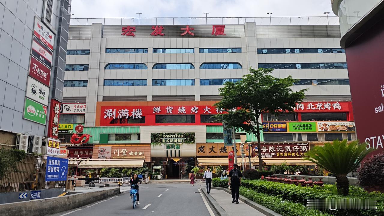 今天本来只是顺路经过石牌桥，万万没想到，万菱汇后边的宏发大厦一带，居然有一大片美