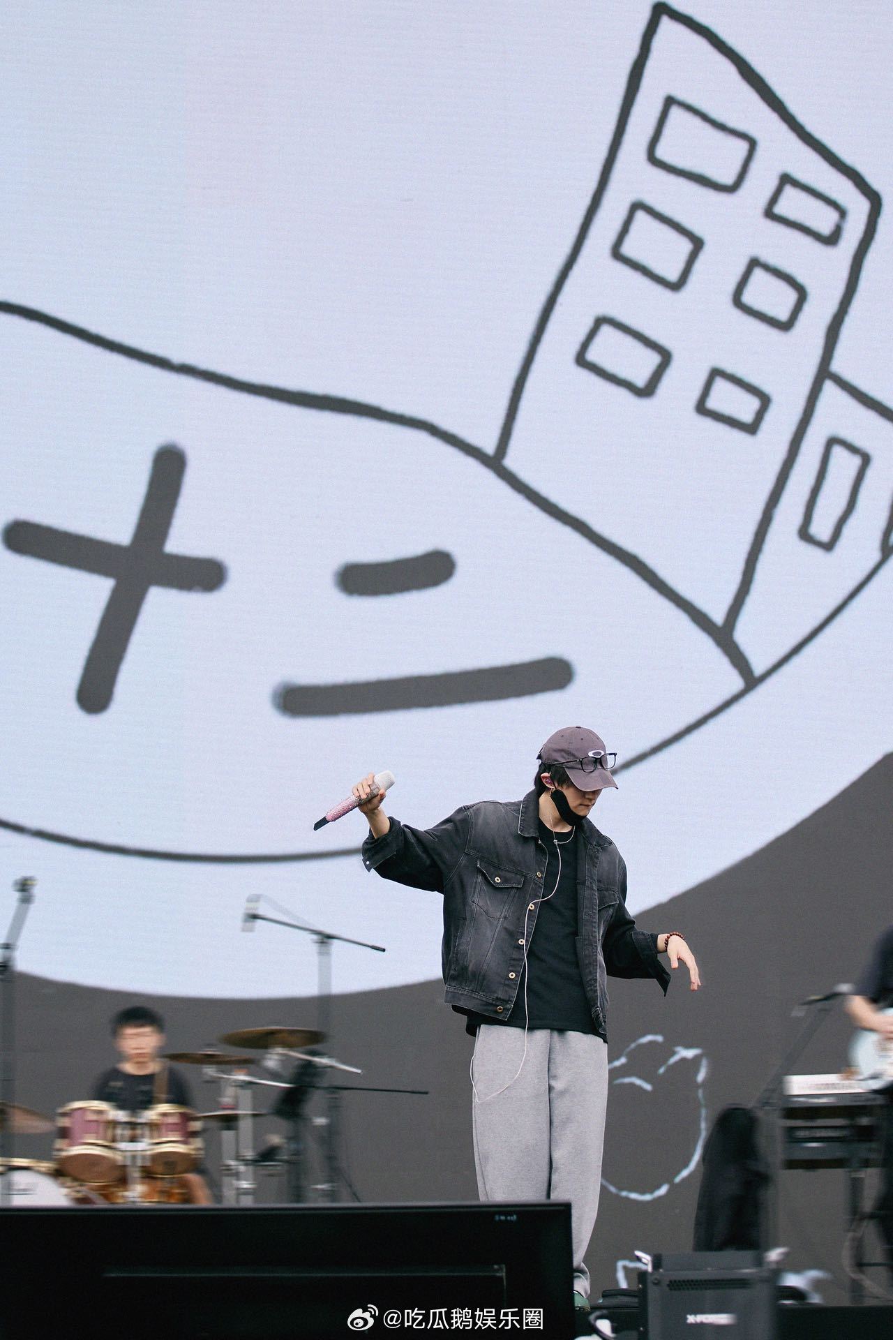 周翊然[超话]周翊然音乐节首秀彩排片段 歌单里全是心动曲目啊！舞台表现力拉满的他