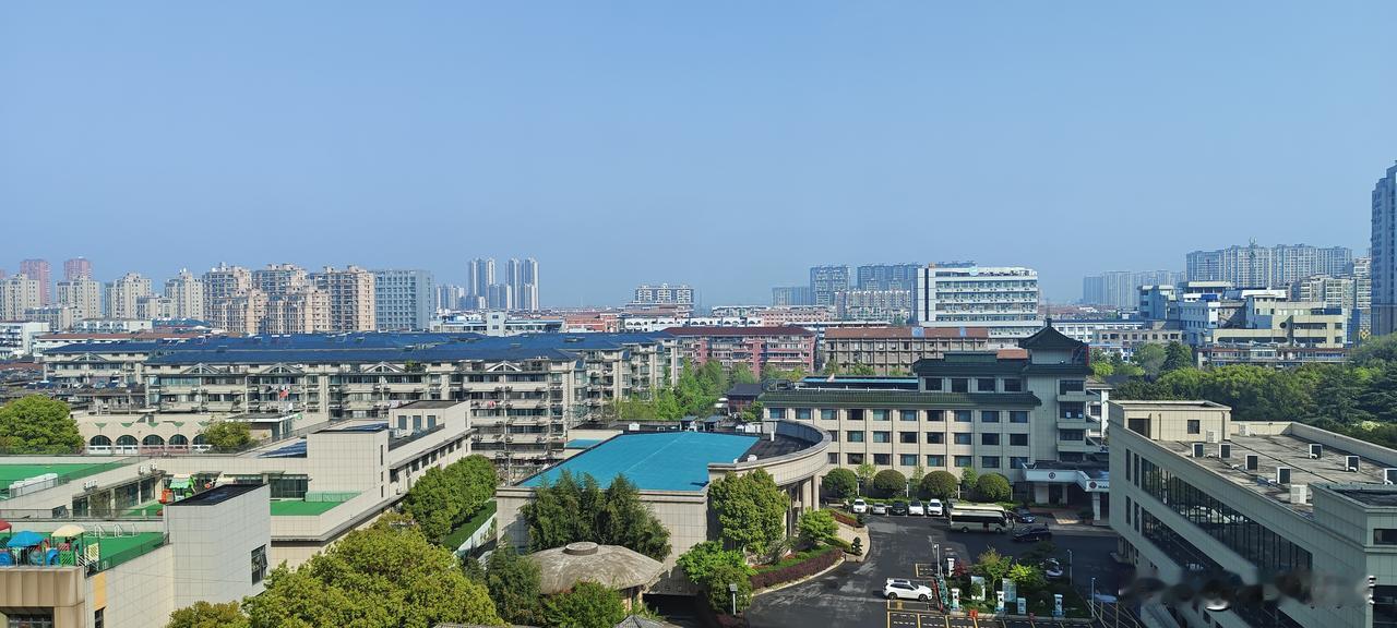 8+16轻断食第七天记录
早晨下雨，未能跑步，居家健身，引体向上5个，健腹轮20