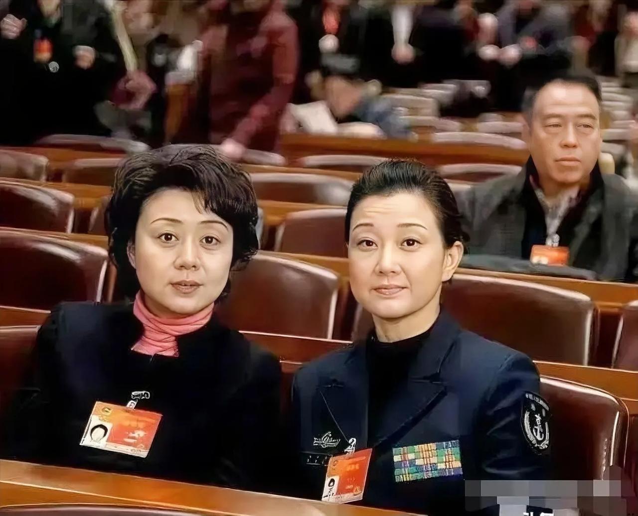 有一说一，李胜素是演艺圈为数不多化妆、素颜都好看的演员！

李胜素国内知名的京剧