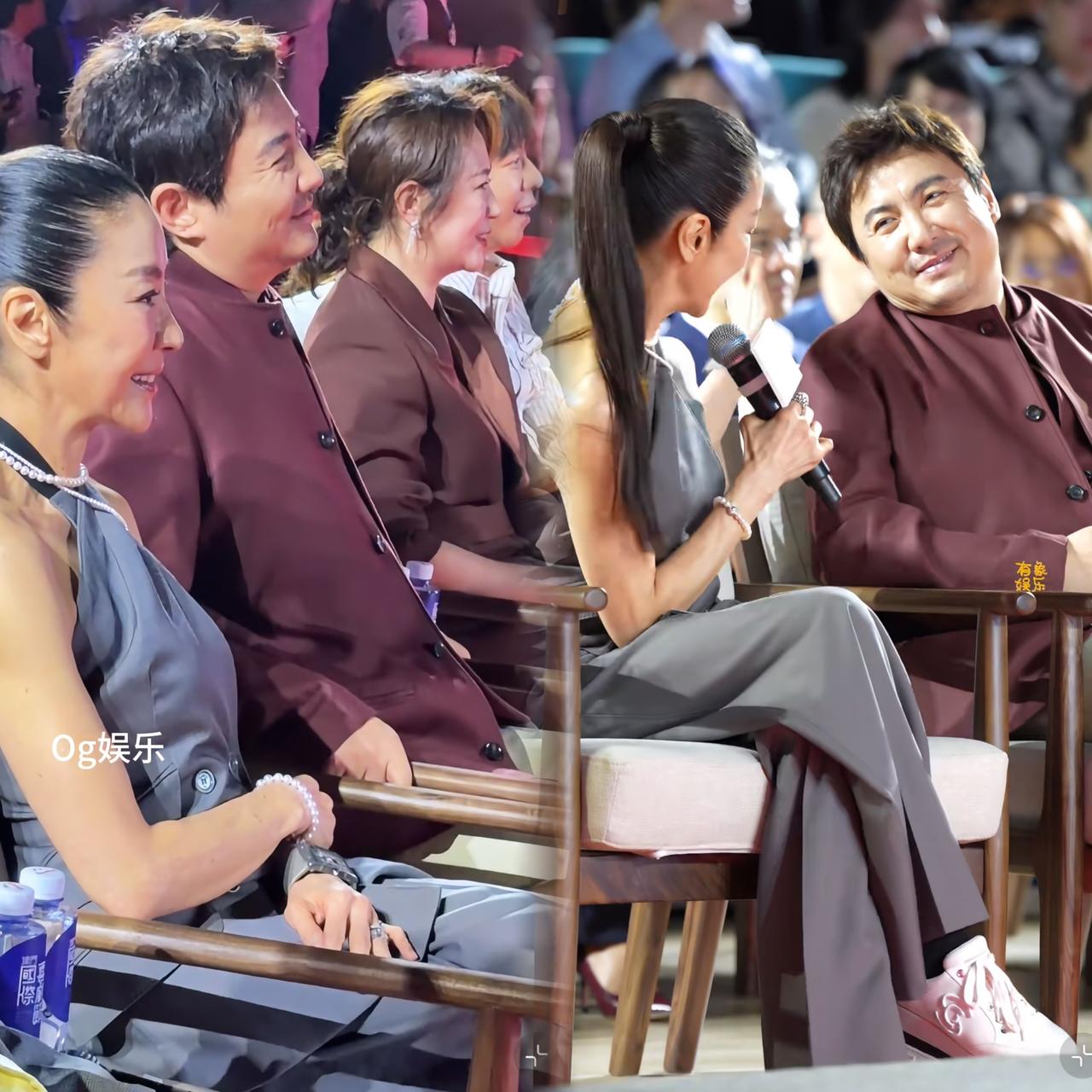 我能接受沈腾变胖了，
也能接受他眼角的鱼尾纹越来越深，
但真的接受不了，他都46