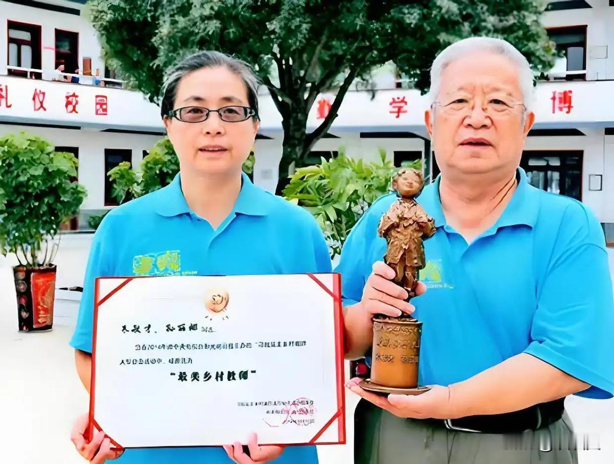 2005年，前中国驻尼泊尔大使馆经济商务参赞朱敏才退休后，悄悄收拾行囊，带着妻子