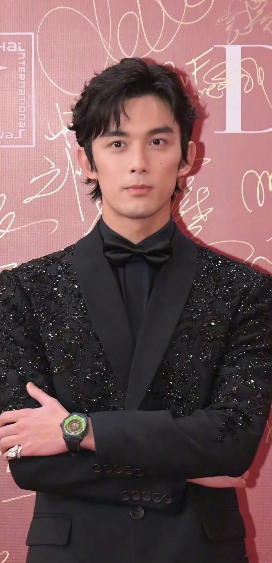 吴磊怎么年纪轻轻就看起来这么成熟呢？ ​​​