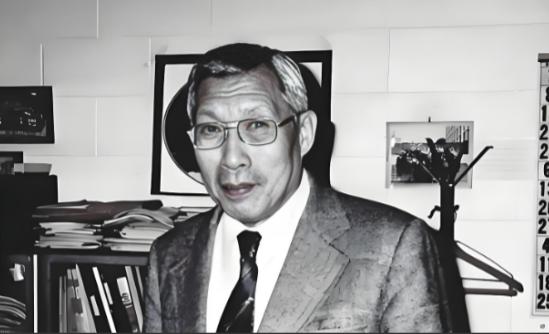 1950年3月，北大农学院教授李景均深夜将家中米缸倒满，装出一副还要回来的样子，