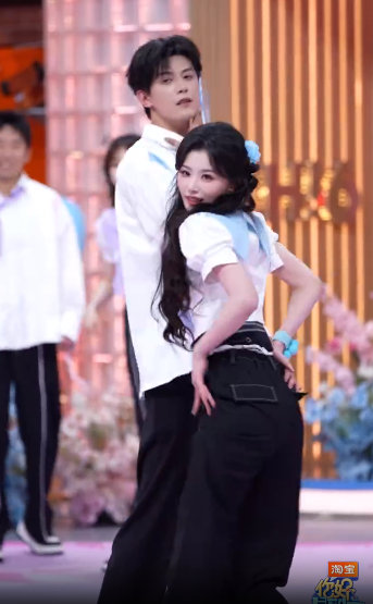 孔雪儿邓凯cha了sexback孔雪儿邓凯连双人舞都在强制爱你好星期六 孔雪儿精