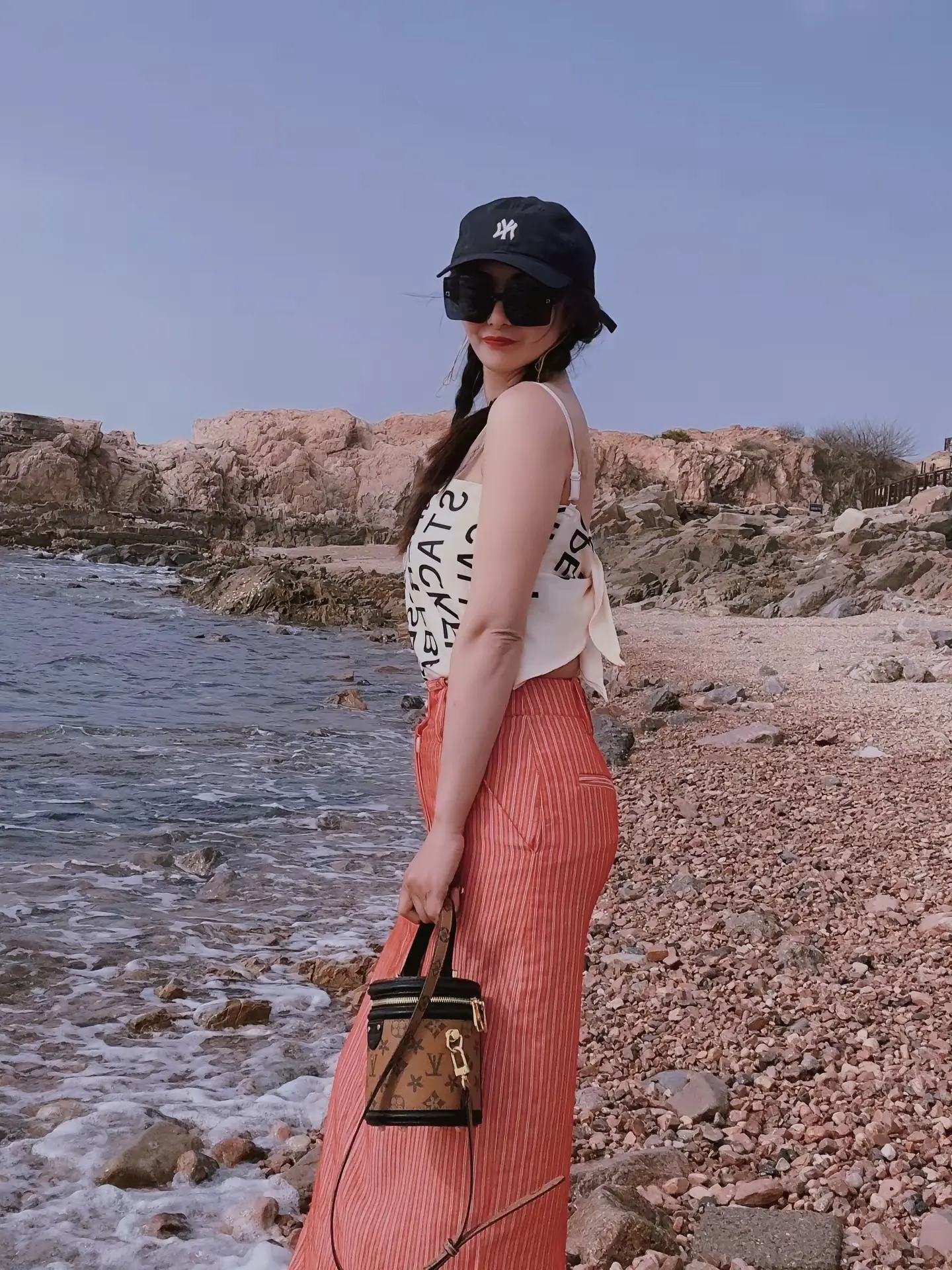 人这一生，究竟能有几个瞬间，心是热的，话是真的，爱是不必权衡的。