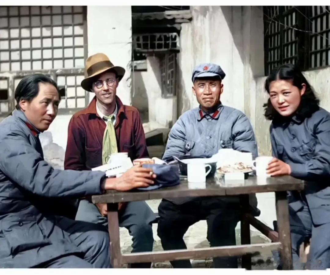 这大S拍戏，演延安女干部了，这不是拍戏这是当时一位女干部真实照片。
如果拍电影由
