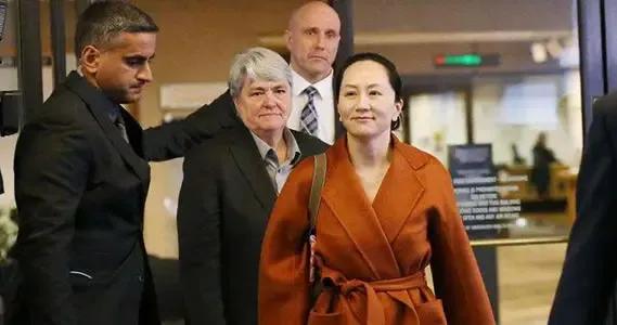 虽然说现在中国的AI技术已经突飞猛进，快要和美国并驾齐驱了。
这使得很多人在网上