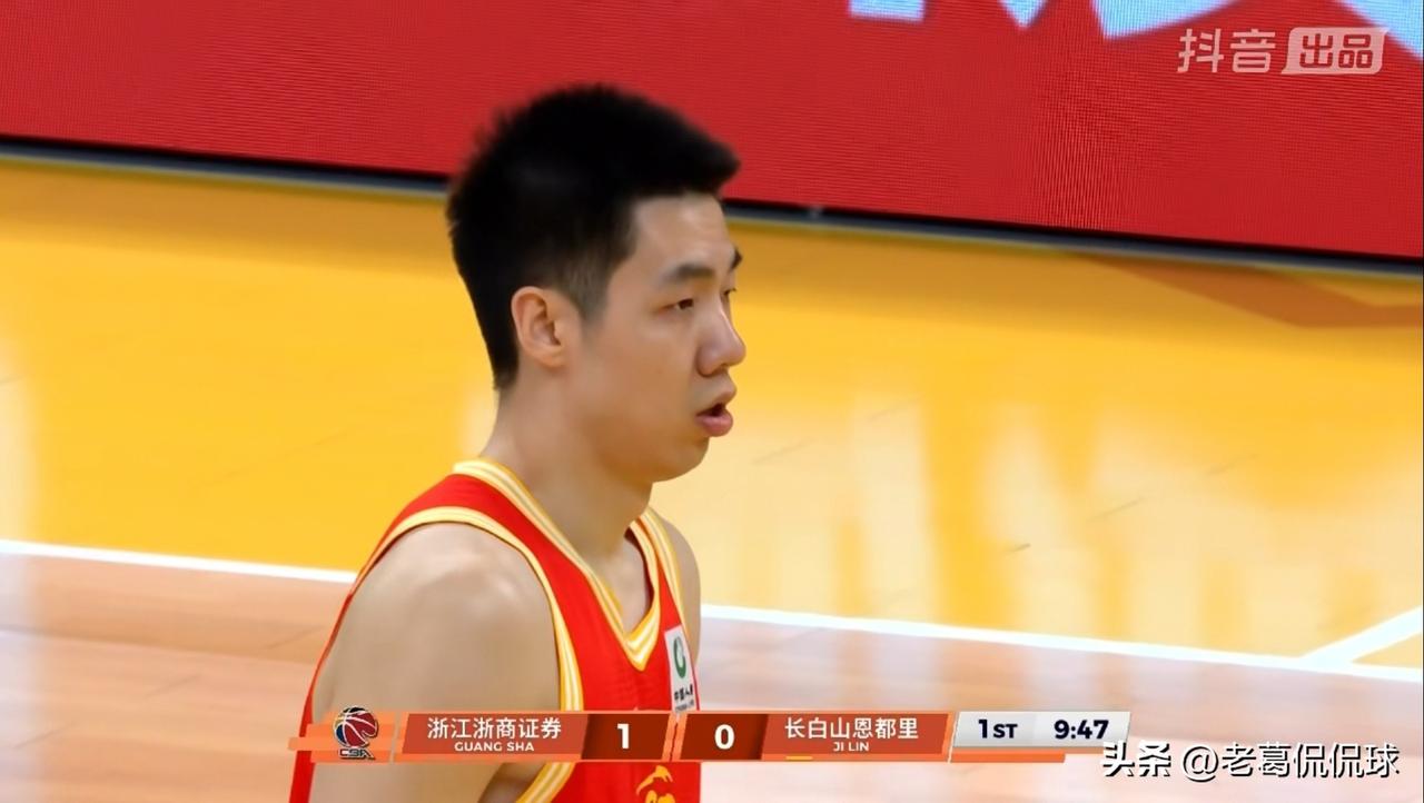 浙江浙商证券大将朱俊龙真是攻防俱佳！在今天浙江浙商证券主场以102：88击败长白