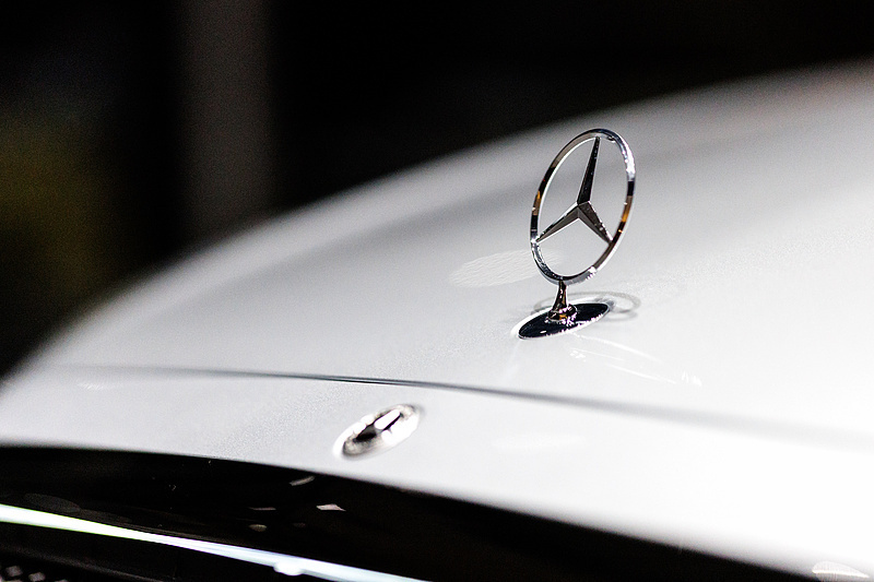 #存起火风险奔驰将在美召回超万辆车#【因电池存在起火风险 #奔驰将在美国召回超1