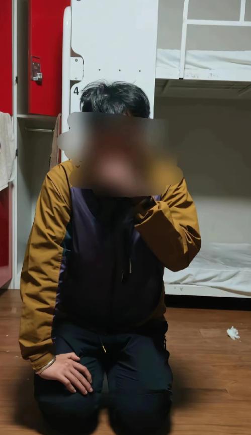 一个22岁的中国女孩，在韩国的青旅里醒来，发现自己的身上、脸上、头发上全是别人的