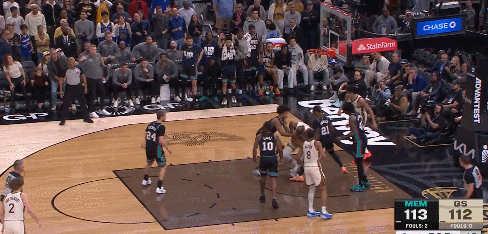 勇士末节逆转灰熊 灰熊最后4分40秒一分未得，勇士在这期间打了个11-0，最终1