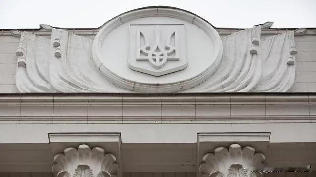 乌克兰经济与环境部长亚历山大·克拉夫琴科表示，今年乌克兰经济预计损失将达100亿