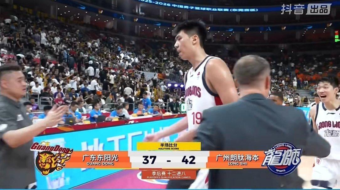 玛德，休赛期听说广东要拿徐昕单换张镇麟，我还嘲笑了一下，我道歉，这真能换cba